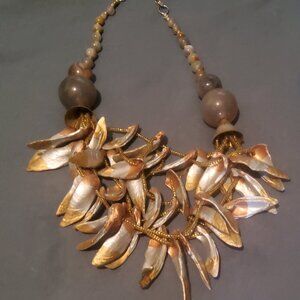 SHELLS AND BEADS NECKLACE